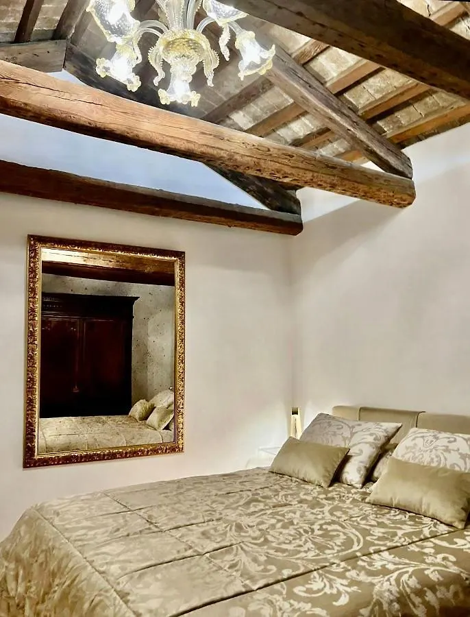Apt Teatro البندقية