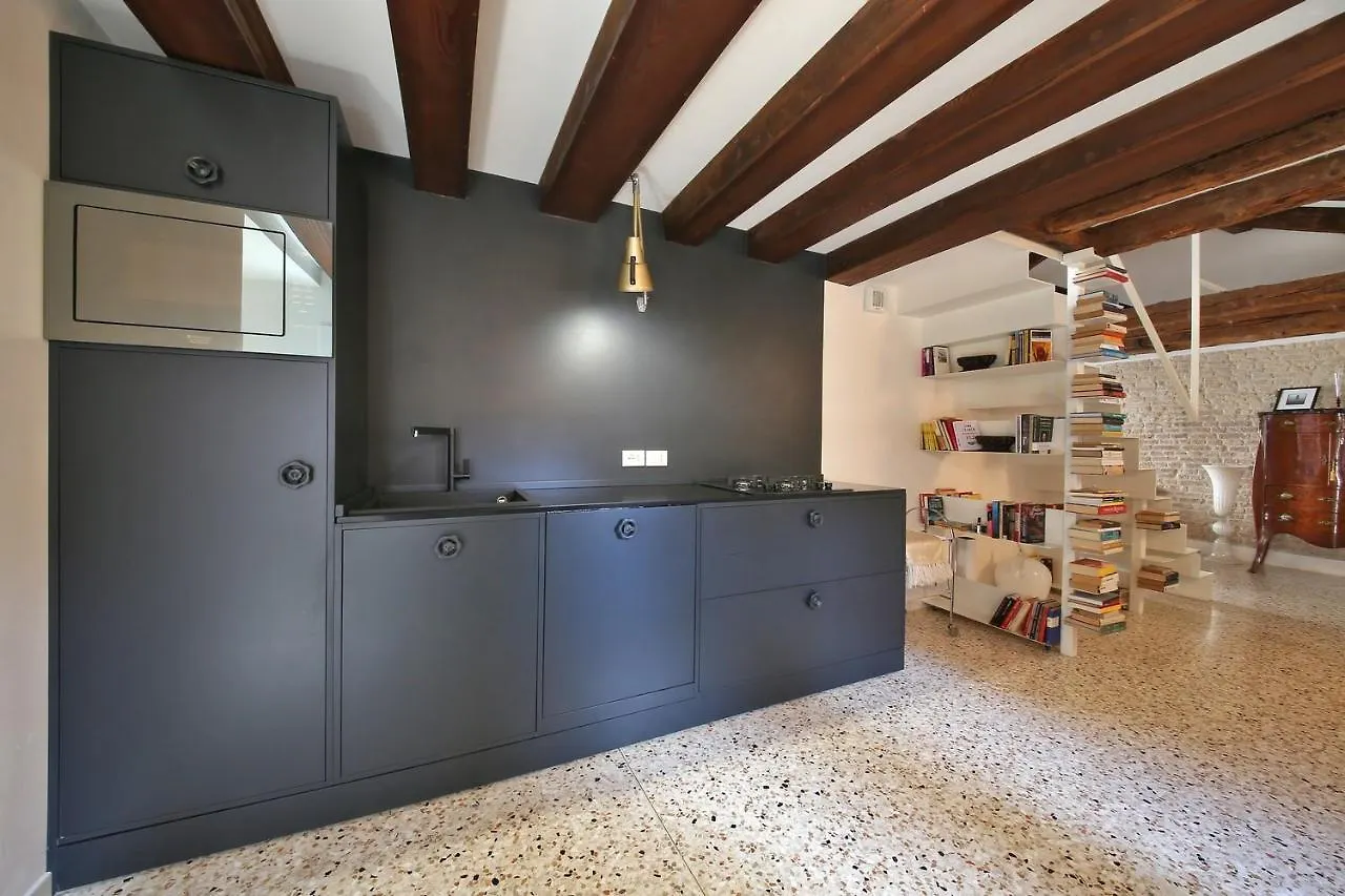 Apt Teatro Venice Apartment