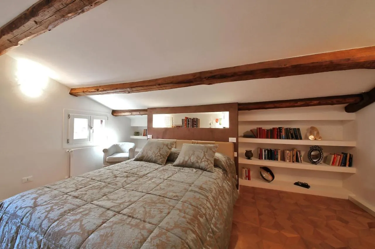 Apartment Apt Teatro Venice Italy